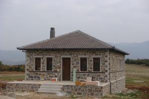 Πέτρινη μονοκατοικία στην Αρέθουσα Θεσσαλονίκης.