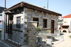ΠΑΡΑΔΟΣΙΑΚΟΣ ΠΕΤΡΙΝΟΣ ΟΙΚΙΣΜΟΣ