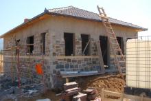 Πέτρινη μονοκατοικία στην Αρέθουσα Θεσσαλονίκης.