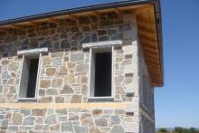 Πέτρινη μονοκατοικία στην Αρέθουσα Θεσσαλονίκης.